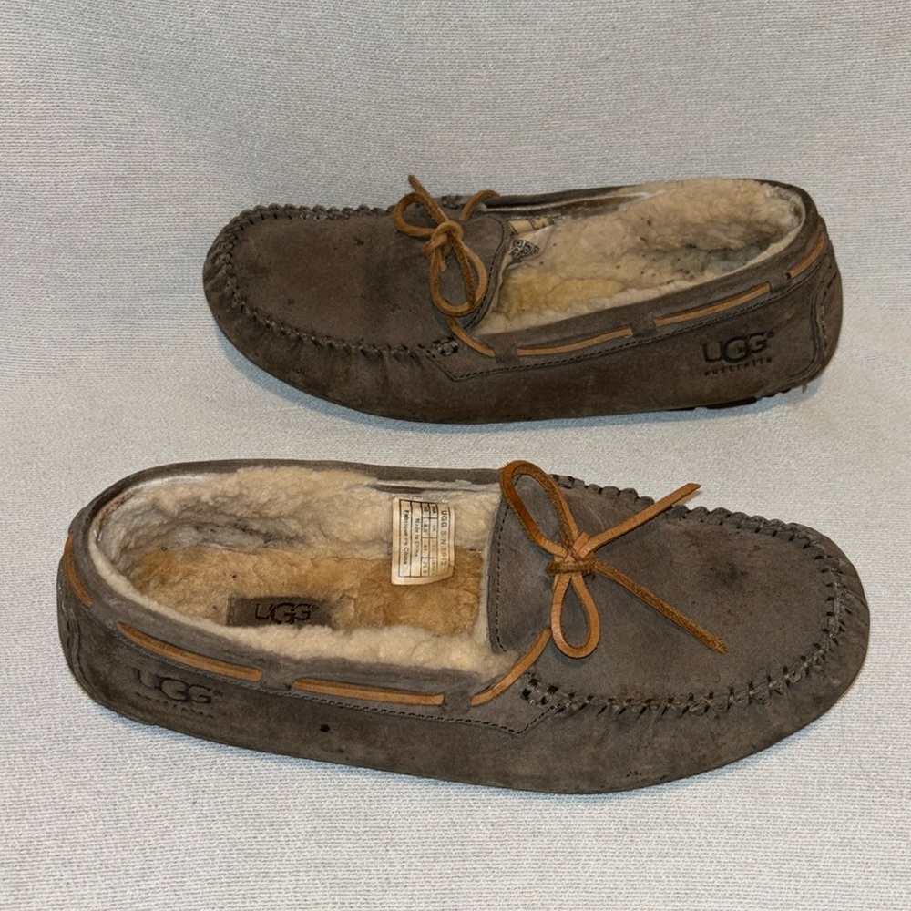 Ugg Women’s Dakota Moccasin Tan Suede Upper Sheep Skin Fur Lined Size 10